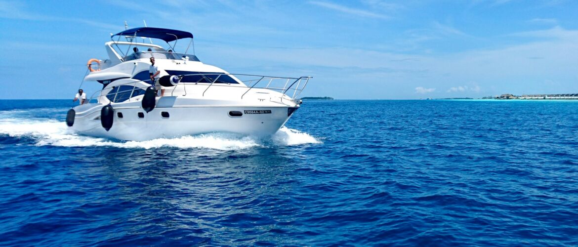 bateau a moteur